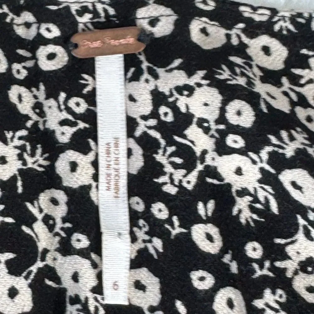 Free People 'In The Valley Black/White‎ Floral Cropped Coverall Jumpsuit Sz 6